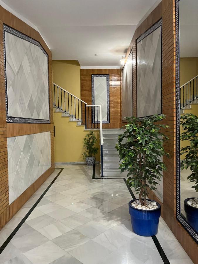 Very Nice Apartament. City Center. Private Parking Apartment Севиля Екстериор снимка